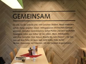 re_kreation entwickelt einen Textinstallation im Migros Restaurant Basel